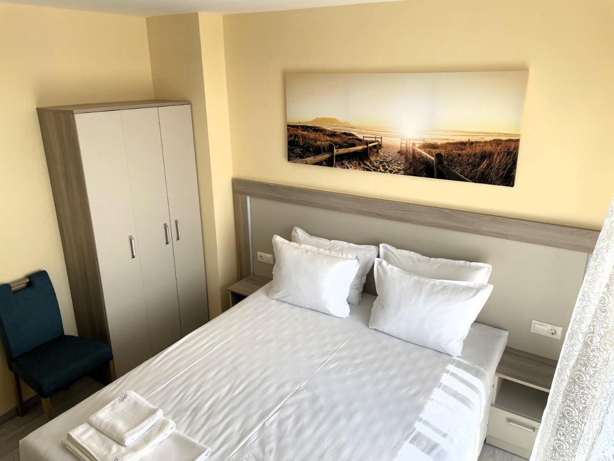 Sea View Apartment Free Parking Primorsko Esterno foto